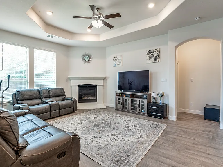 462 Steele St — Photo 4