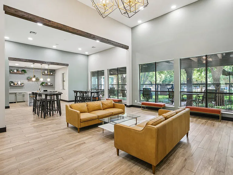 Ventana Oaks Apartments — Photo 7