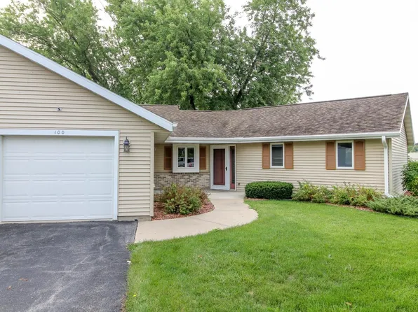 100 Oxford Ln, Cambridge, WI 53523