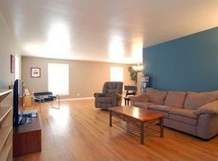 6969 N Ridge Blvd, Chicago, IL 60645