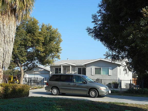4th image of 3412 Santa Fe Ave