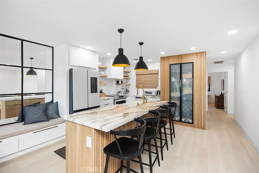 2 bed, 1162 sqft, $3,500 — Photo 2