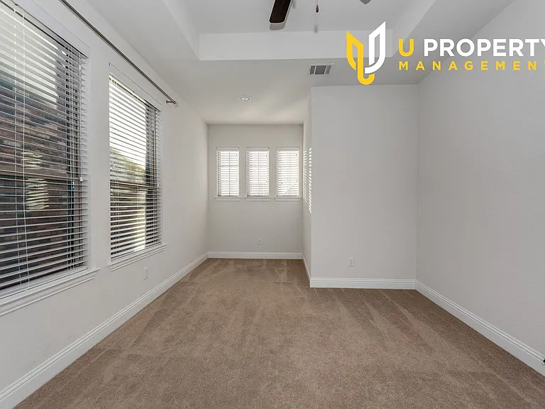 1017 Midland Dr — Photo 24
