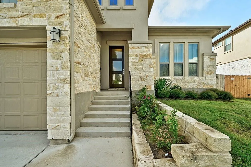 3 bed, 2.0 bath, 1846 sqft, $3,250 — Photo 3