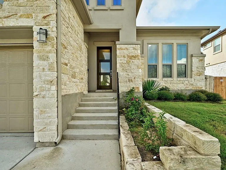 6725 Denia Dr — Photo 3