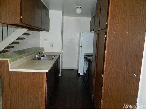 5th image of 4421 Calandria St APT 2