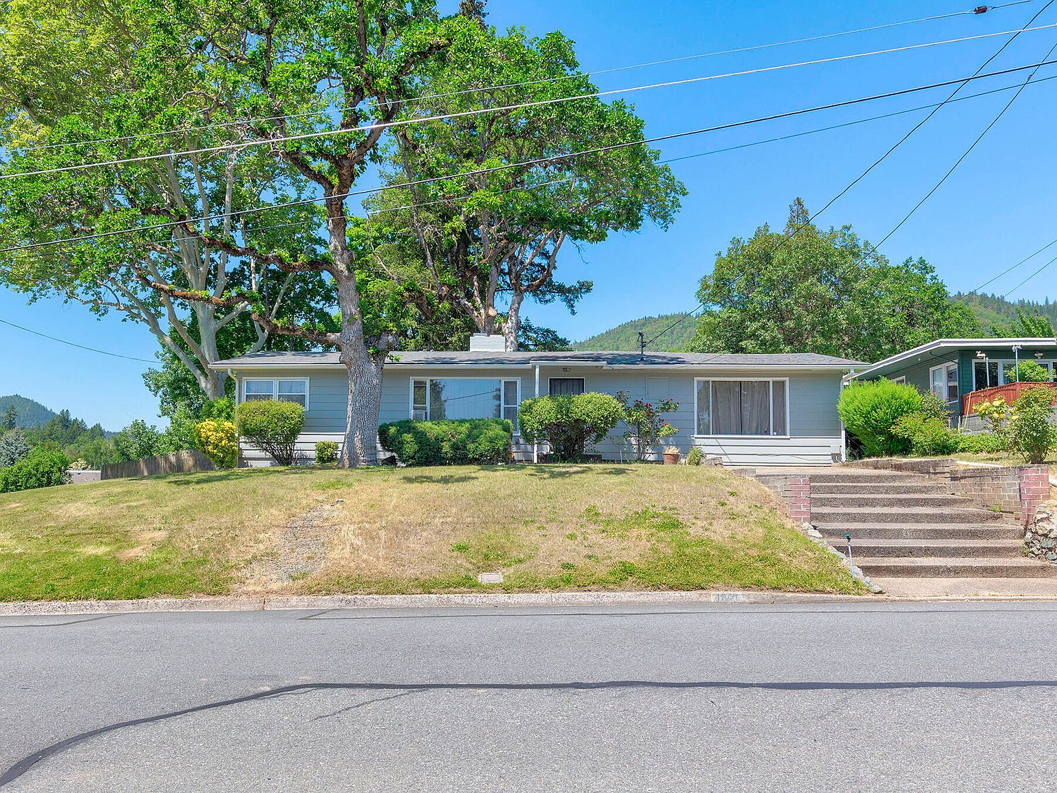 1064 NE Hefley St, Grants Pass, OR 97526 Zillow
