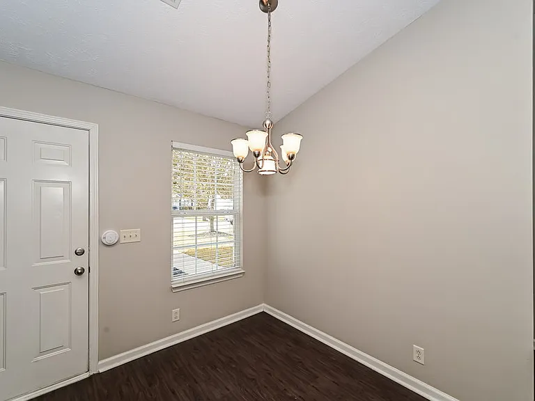 1147 Melvin Dr — Photo 6