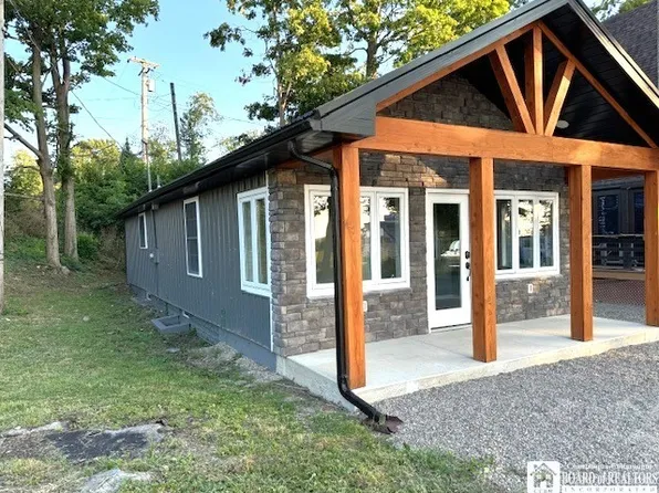 8275 1st St, Westfield, NY 14787