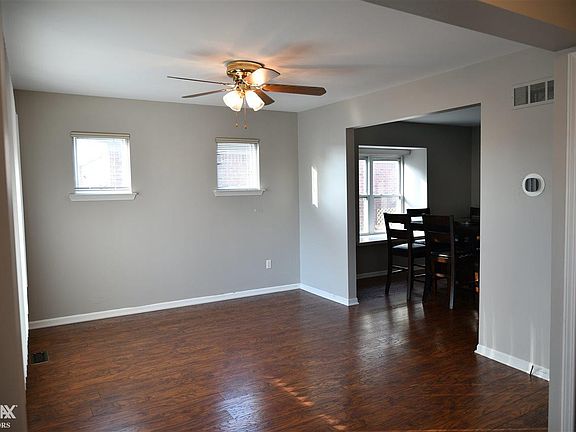 3rd image of 21703 Lakeview St