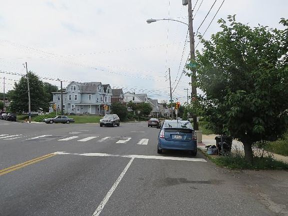 4th image of 7468 Oxford Ave