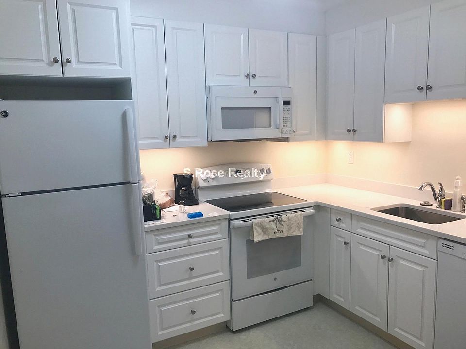 2nd image of 400 Coolidge St #3