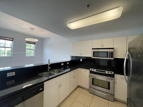 5th image of 10902 NW 83rd St APT 215