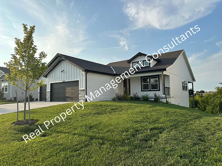 1628 SW Buckthorn St — Photo 1