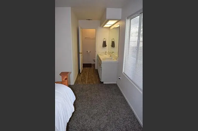 1408 E Salem Ave — Photo 12