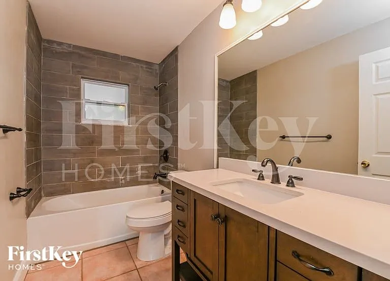 2213 SE 5th St — Photo 14