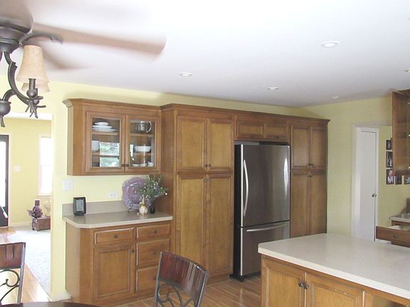 5th image of 108 E 2nd Ave