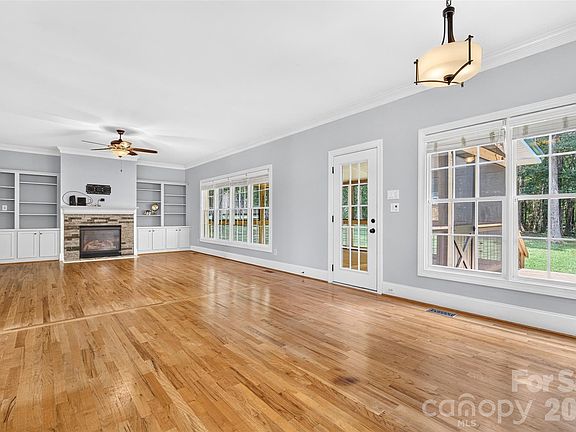 5th image of 6208 Neptune Dr