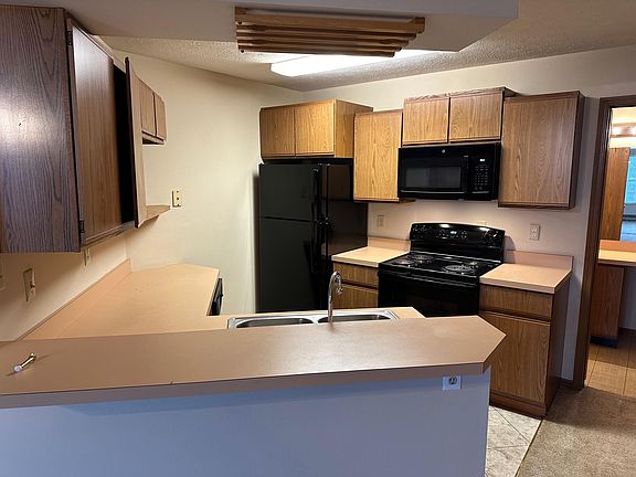 3rd image of 7500 Huntington Dr #6
