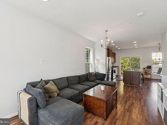 5th image of 13293 Orsay St #701