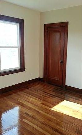 5th image of 423 Middletown Ave