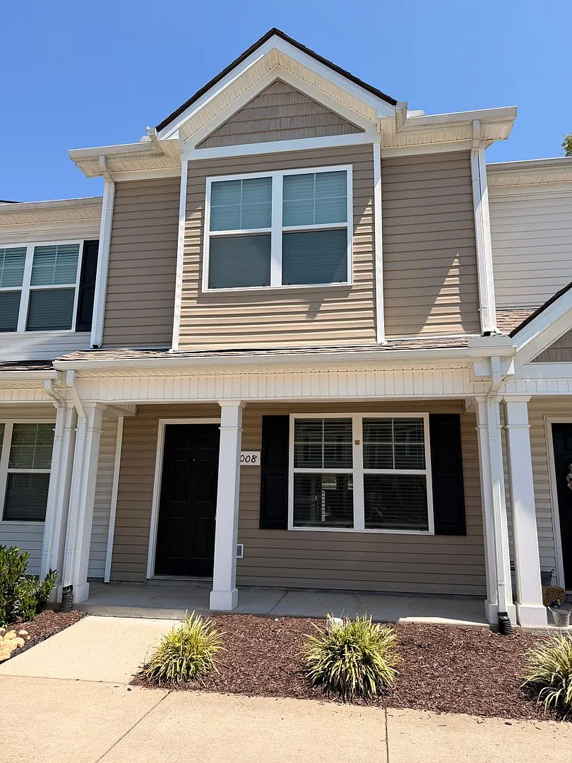 Nice 2 BR 2.5 Bath Townhome - Move-in Ready! — Photo 1