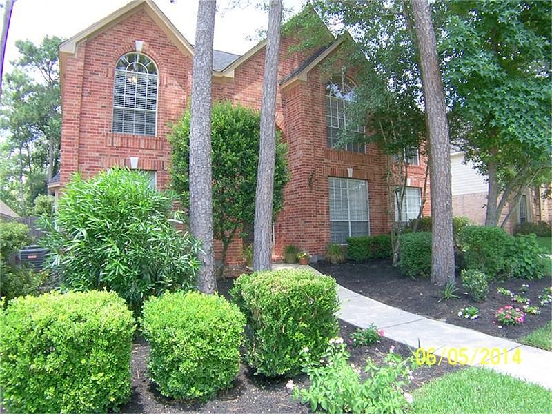 David Weekley on cul-de-sac street