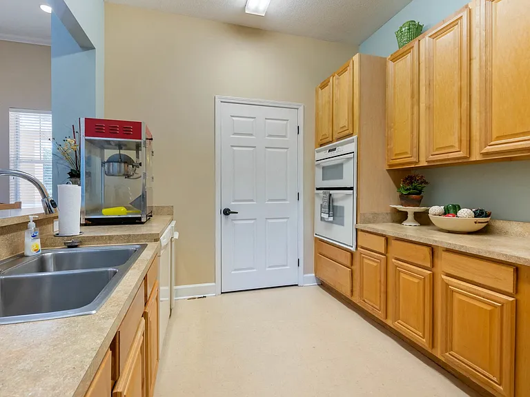 Ryan Oaks Apartments — Photo 14