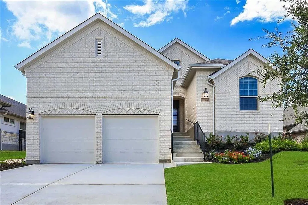 4 bed, 2.5 bath, 2231 sqft, $3,100 — Photo 1