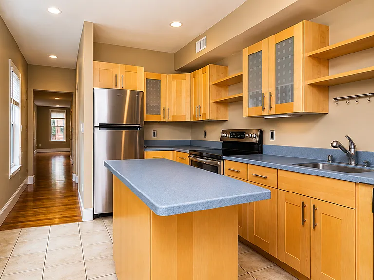 9 Auburn St #2 — Photo 3