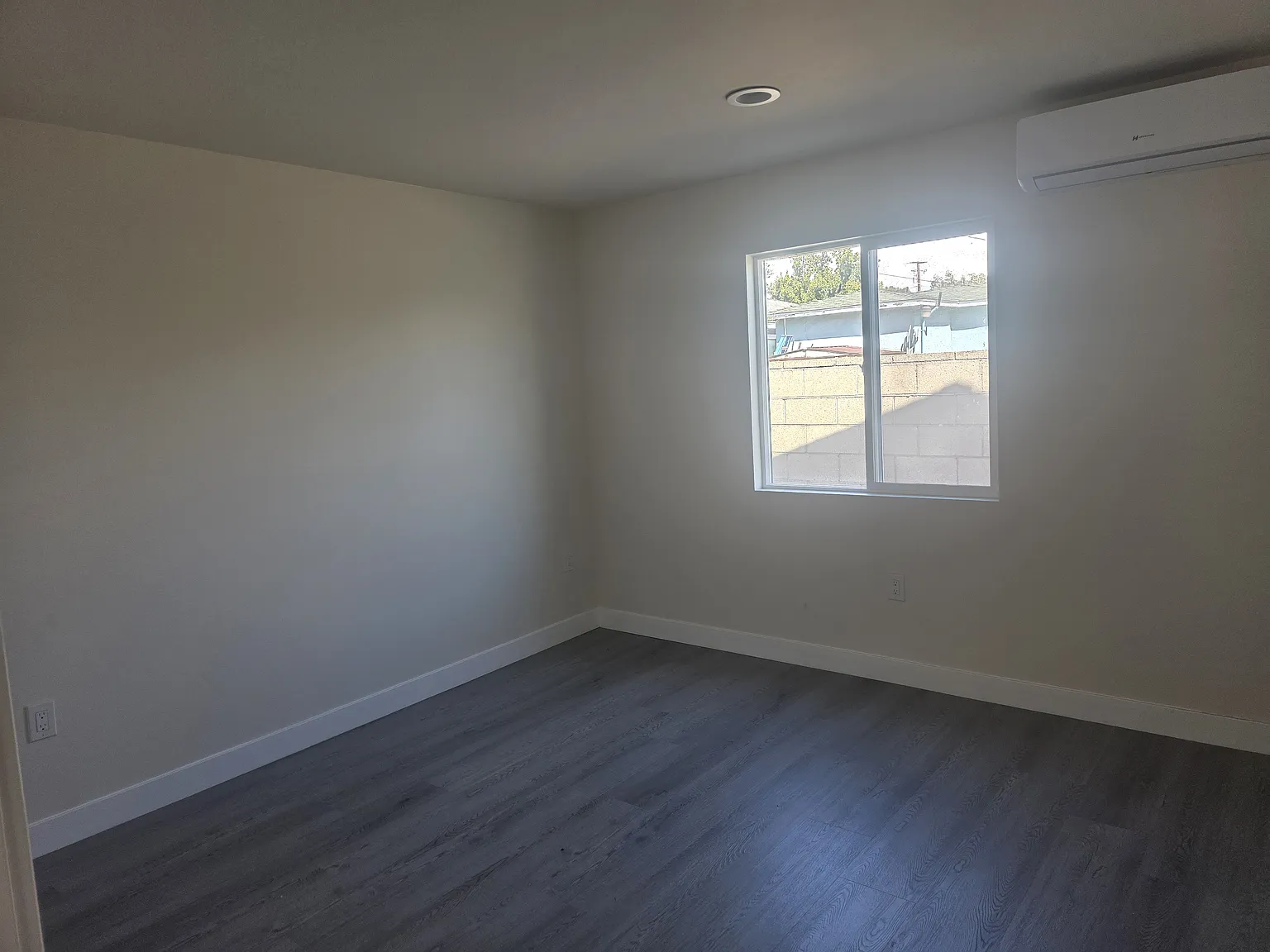 2 bed, 750 sqft, $2,500 — Photo 3