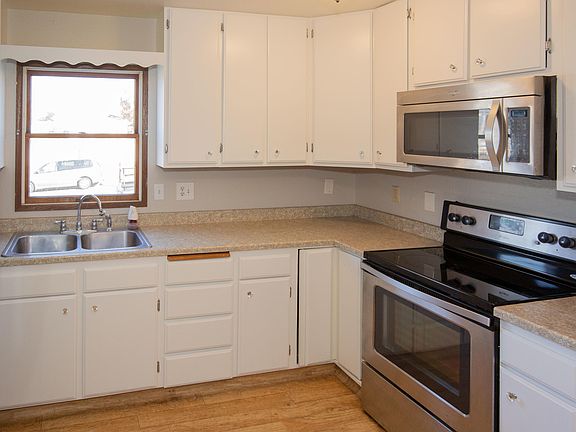 3rd image of 1103 McCullens Ave
