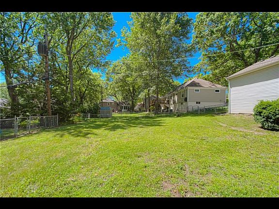3rd image of 9617 Eby St