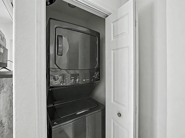 2402 Desert Willow Dr — Photo 16