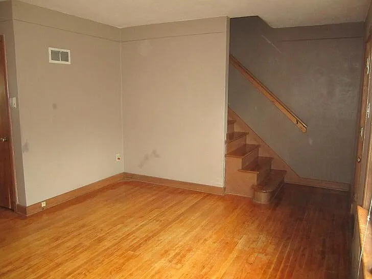 2405 Knapp St — Photo 4