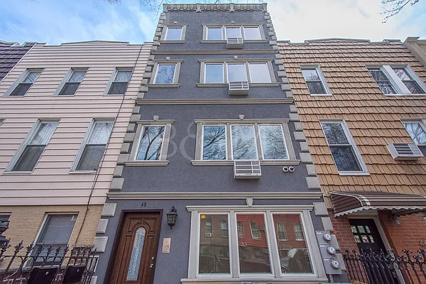 Sold by Brick&Mortar | media 1