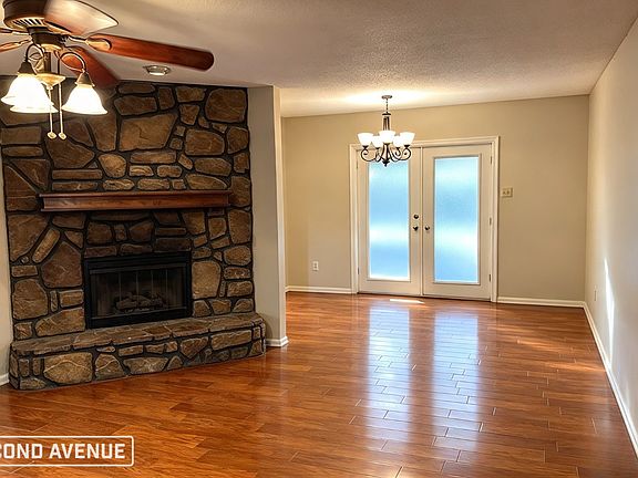 2nd image of 2318 Spencer Ln