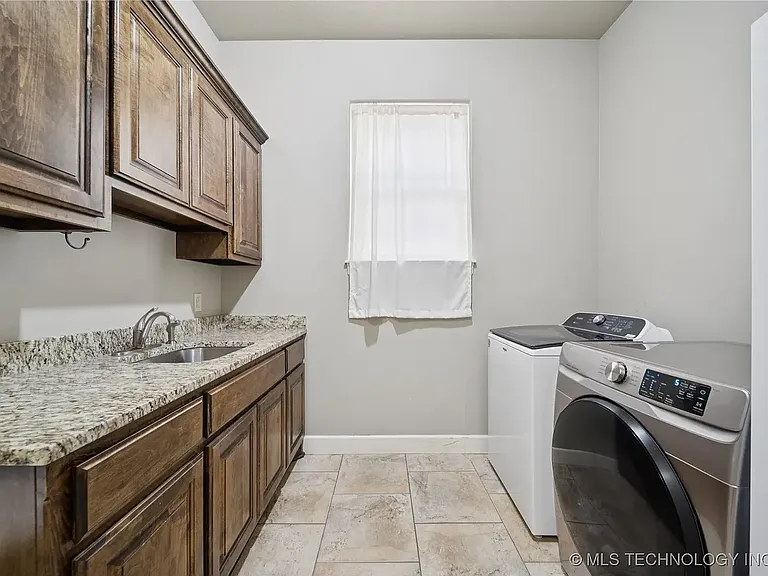 11285 S 73rd Pl E — Photo 41