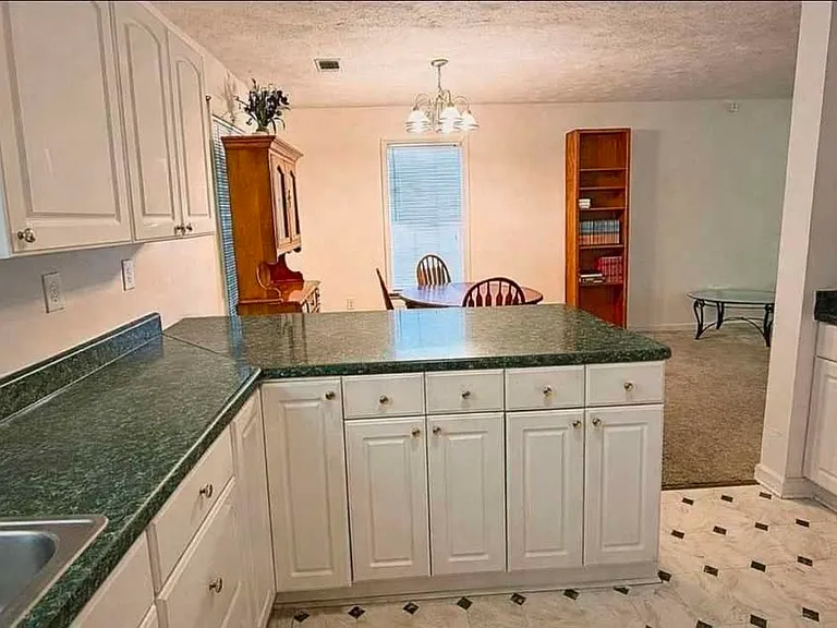 2417 Luxembourg Dr — Photo 9