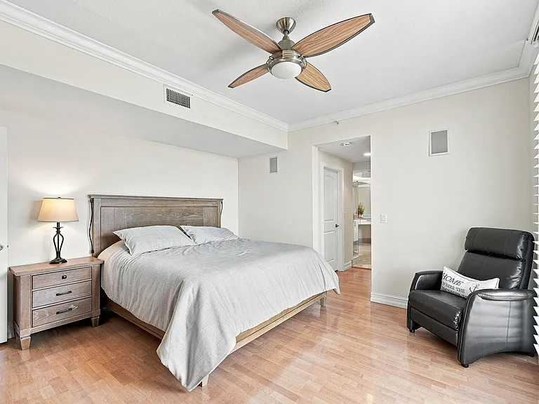 101 SE 20th Ave #501 — Photo 15