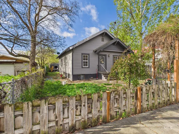 611 E 2nd St, Emmett, ID 83617