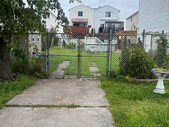 4th image of 97 Country Dr N