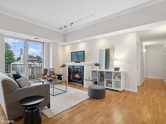 5th image of 2762 N Lincoln Ave APT 301