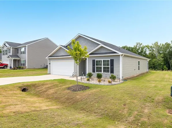 127 Green Mallard Way, Mayodan, NC 27027