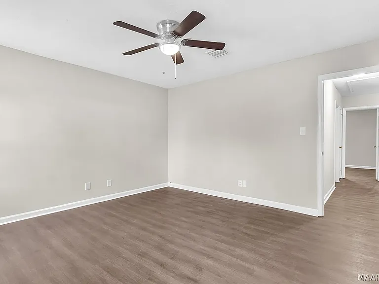 6125 Greta Pl — Photo 20