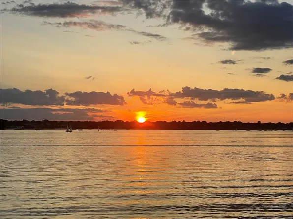 85 Bluff St E, Riverside, RI 02915