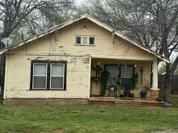 124 W Frio, Dilley, TX 78017