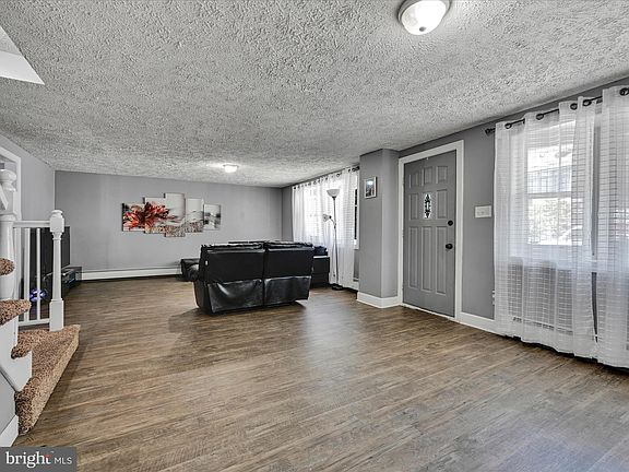 5th image of 728 W John St