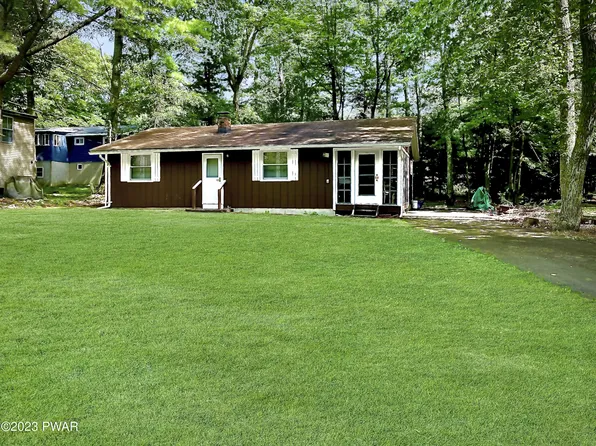 160 E Maheli Dr, Dingmans Ferry, PA 18328