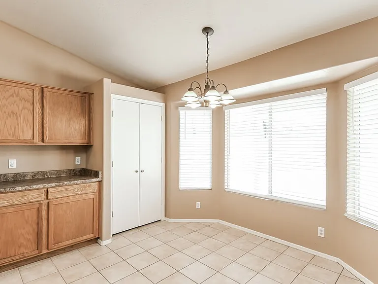 527 N Bailey Cir — Photo 7